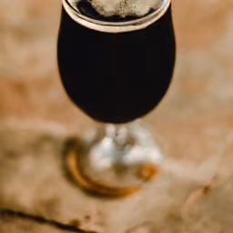 Bicchiere di birra ambrata