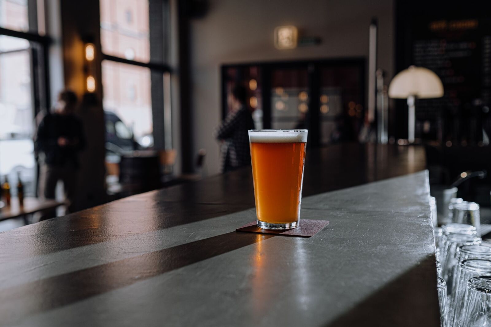 Birra alla spina in un bicchiere