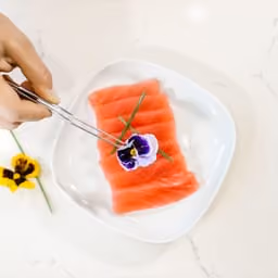 Sashimi di tonno con fiore
